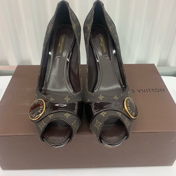 Authentic Louis Vuitton heels size 6 - Picture 3 of 4